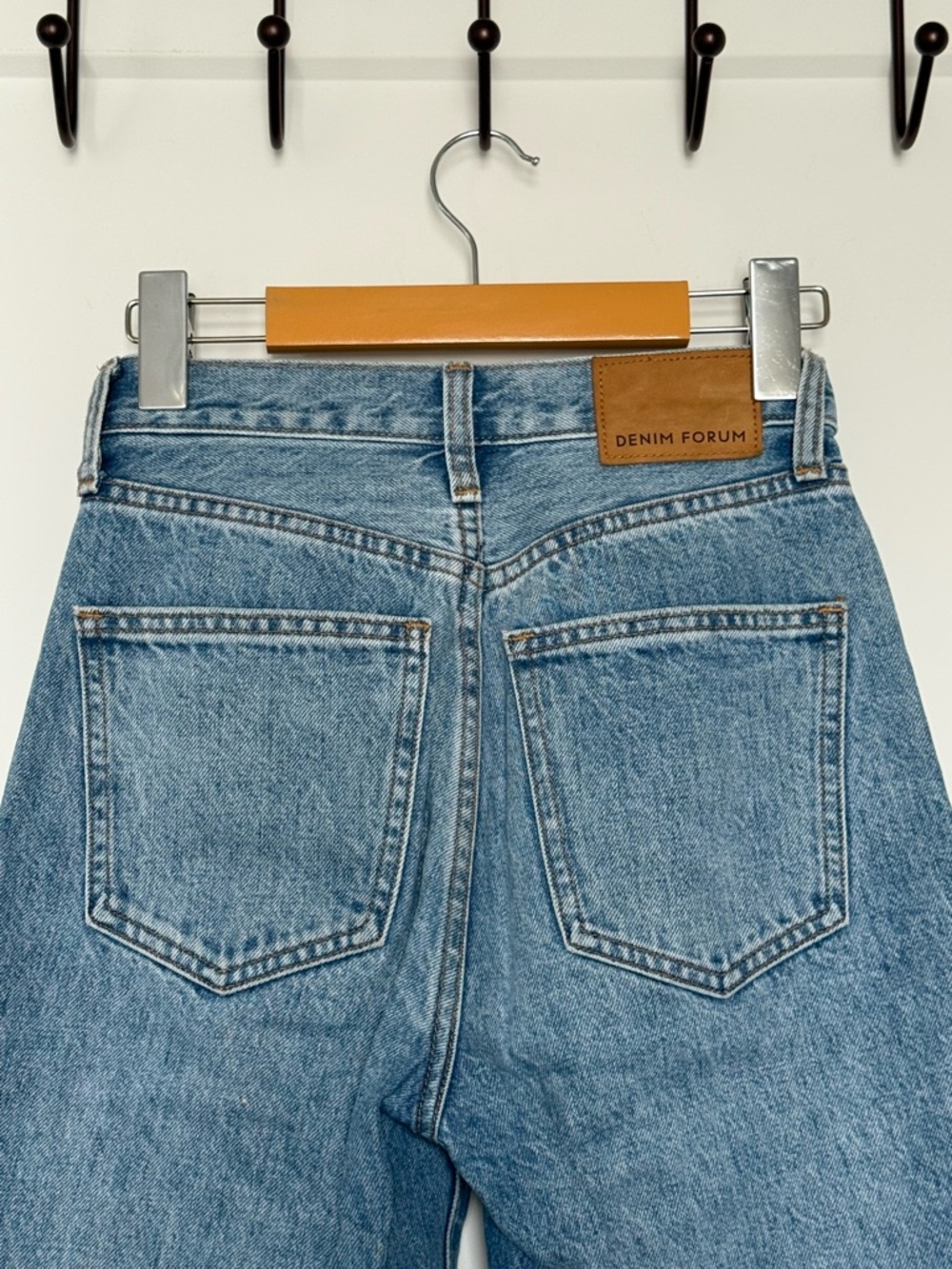 Aritzia Denim Forum “The Farrah High Rise Wide Leg 28L” - Picture 4 of 6